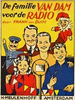 De familie Van Dam voor de radio.